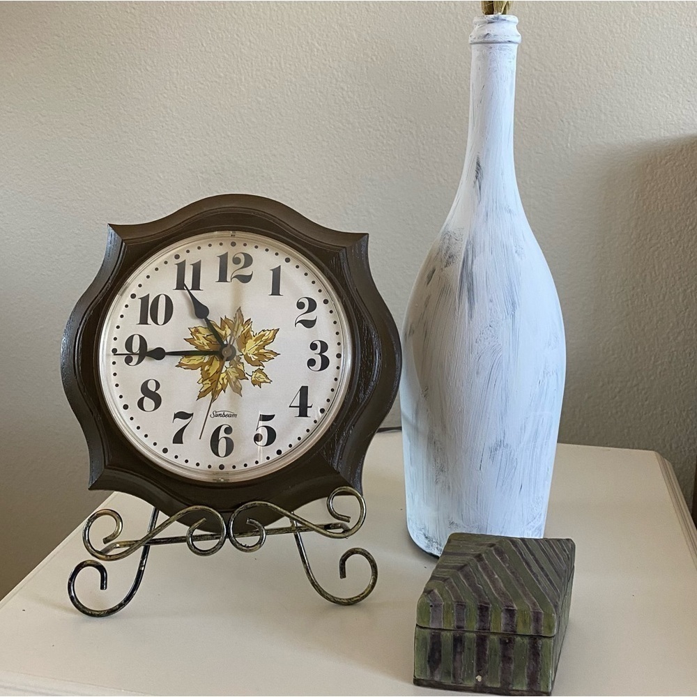 VINTAGE 70s Sunbeam Wall Clock with Autumn Leaves Accent